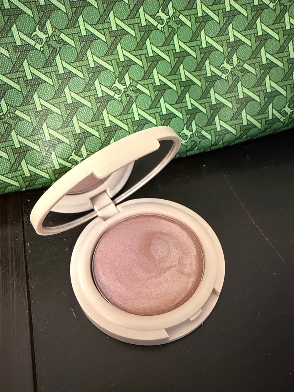 Jones Road The Illuminator - in Baby Pink